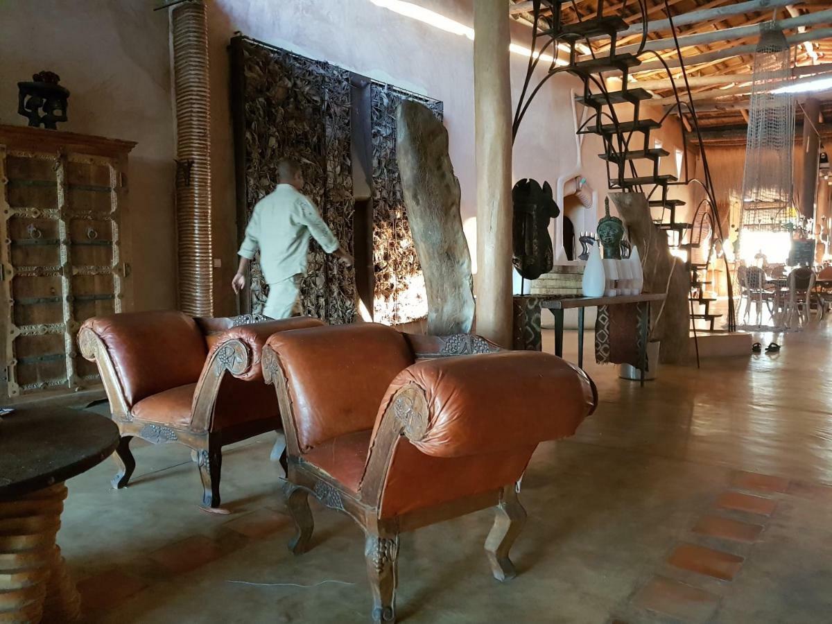 Bakuba Lodge - Le Petit Hotel Du Voyageur Ankilibe Exteriör bild