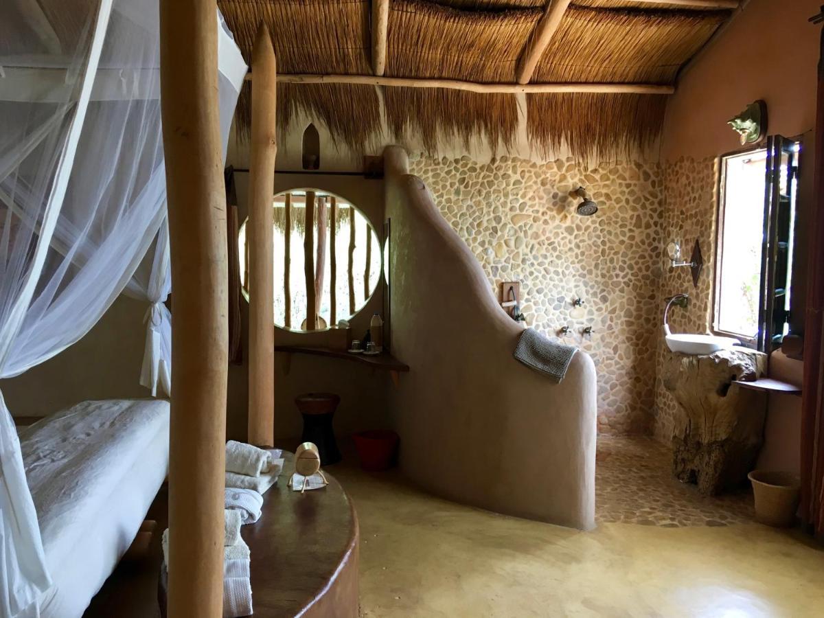 Bakuba Lodge - Le Petit Hotel Du Voyageur Ankilibe Exteriör bild